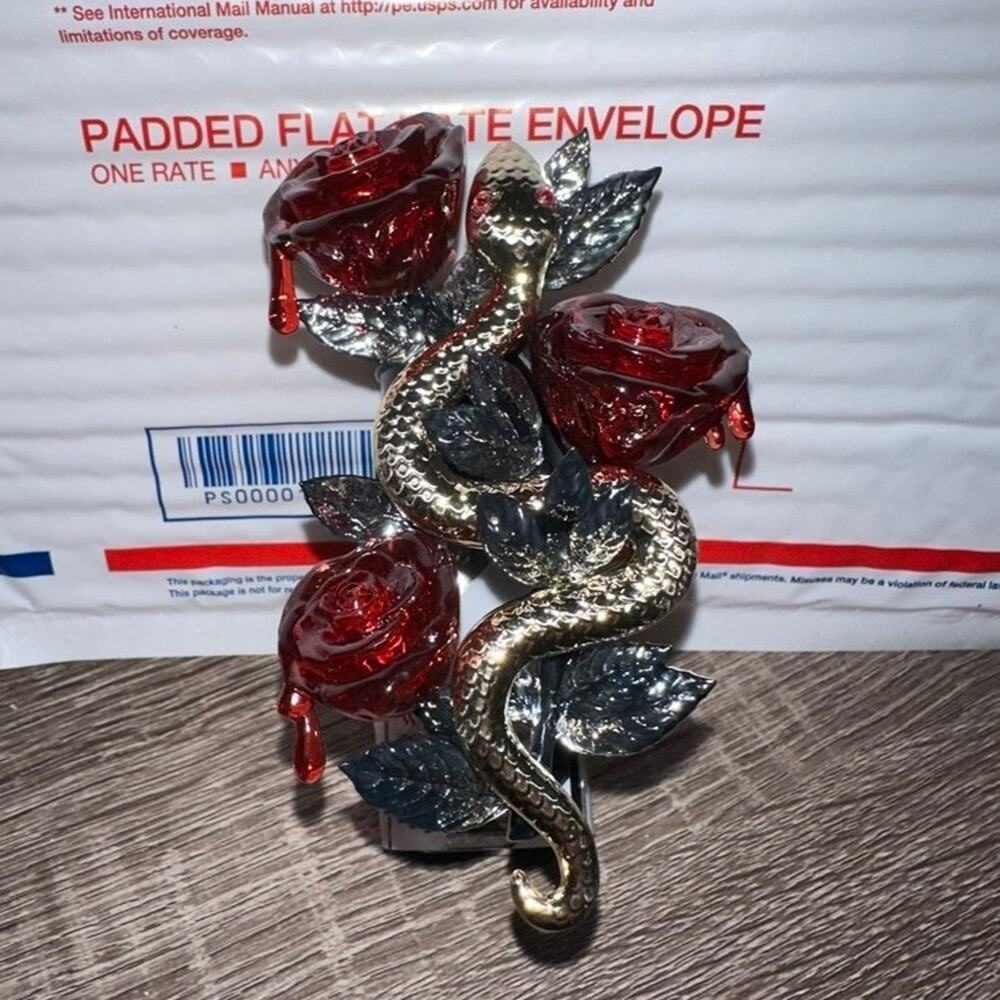Bath and Body Works Wallflowers Plug Snake Dripping‎ Roses Gothic Halloween Red